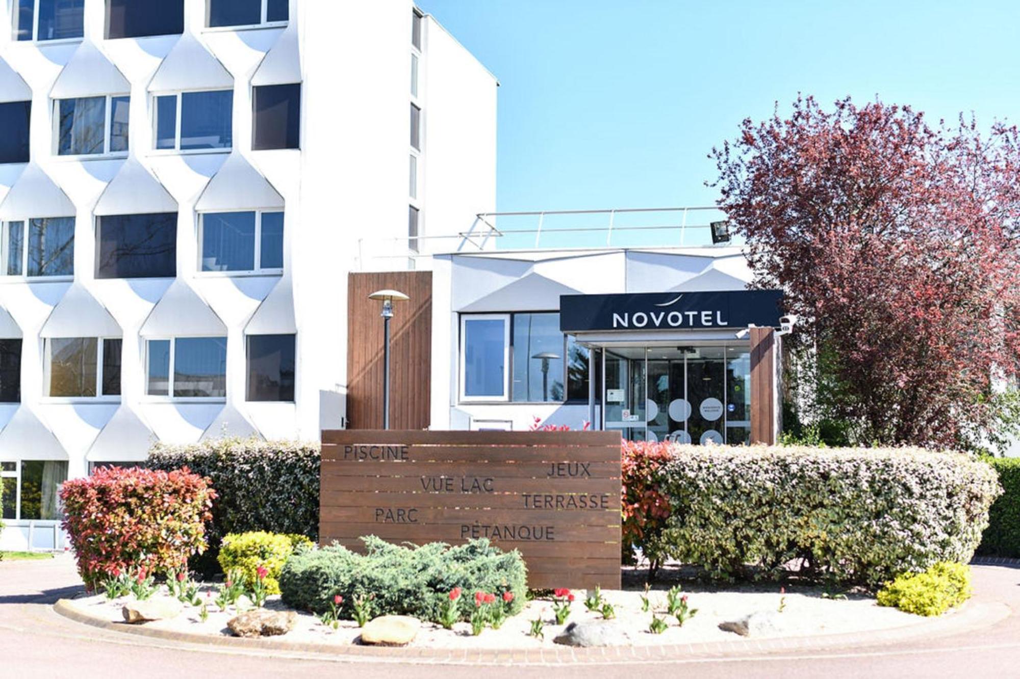 Novotel Paris Creteil Le Lac Екстериор снимка